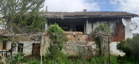 Къща с двор в село Росеново